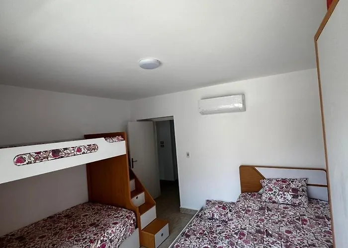 Sea View Near &pcozy 2br Steps